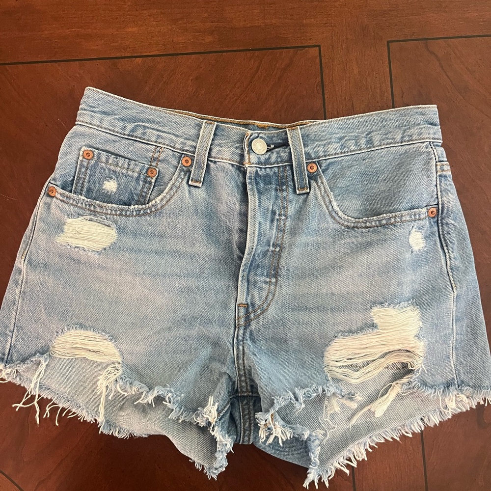 Levi mid wasted denim shorts